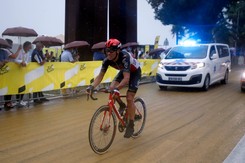 Philippe Gilbert wycofał się z Tour de France. Były mistrz świata złamał rzepkę w kolanie