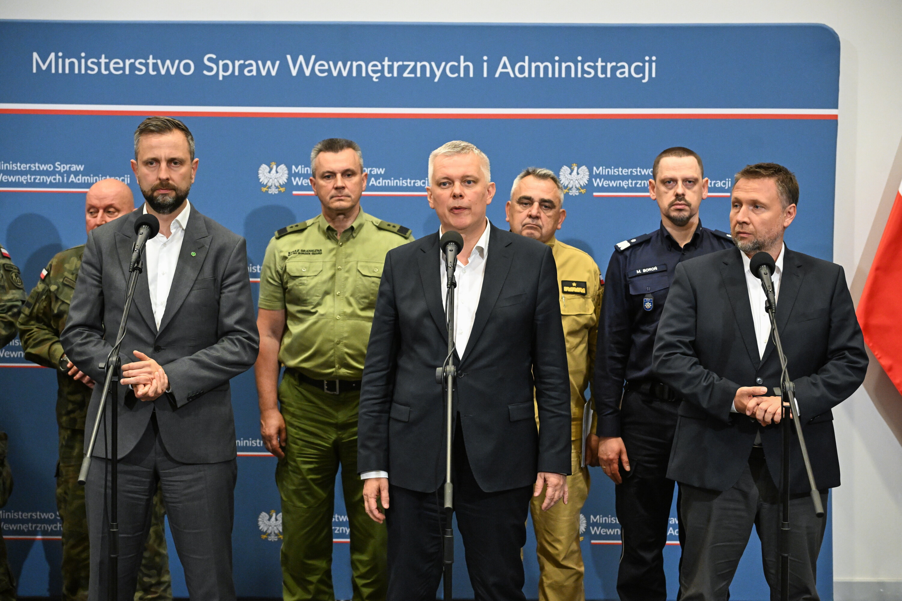 Siemoniak ostrzega: 48 trudnych godzin przed Polską