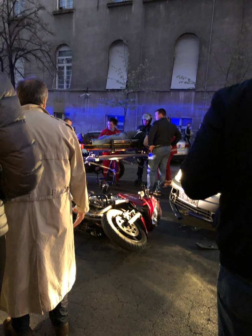 Ekipe Hitne pomoći na terenu, ima povređenih