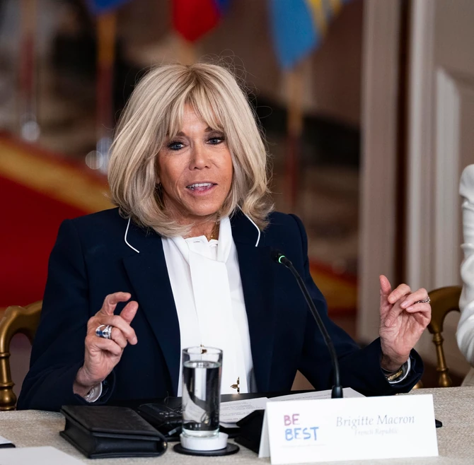 Brižit Makron je u Belu kuću ponela Dior novčanik 