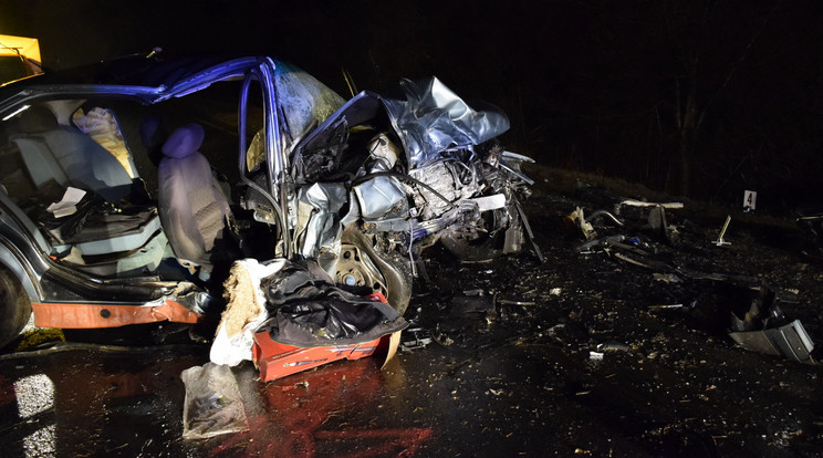 Az egyik sofő a helyszínen életét vesztette /Fotó: police.hu