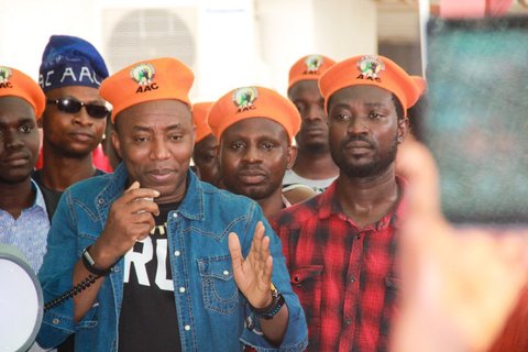 Omoyele Sowore says Nigerians must fight incompetence in the leadership of the country [Twitter@YeleSowore]