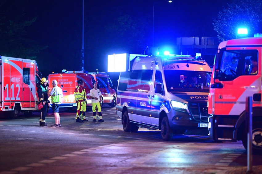 Berlin, uleteo kolima u grupu ljudi