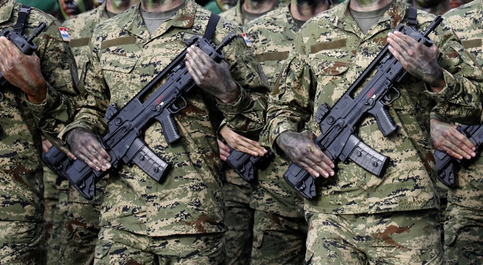 Za dva meseca dobrovoljnog služenja vojske, mladić je dobio naknadu od 2.000 evra