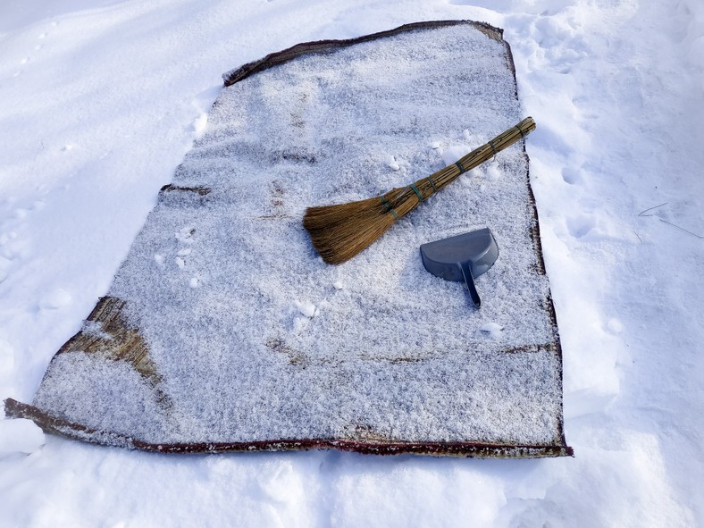 Wyjaśnij Jaki Związek Z Bezwładnością Ma Trzepanie Dywanu Trzepaczką Trzepanie dywanów na śniegu - Dom