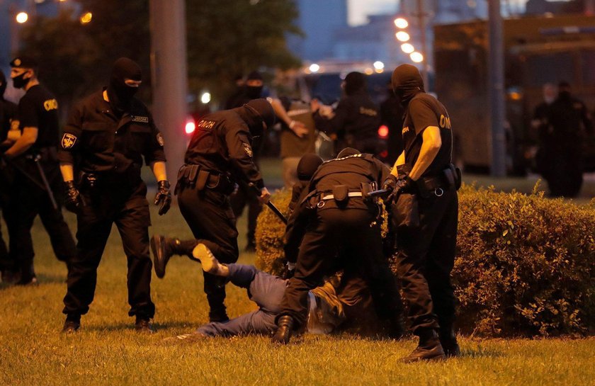 Niespokojna noc na Białorusi po wyborach. Tłumy protestujących na ulicach