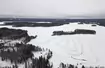 Lodowy tor na zamarzniętym jeziorze w Finlandii