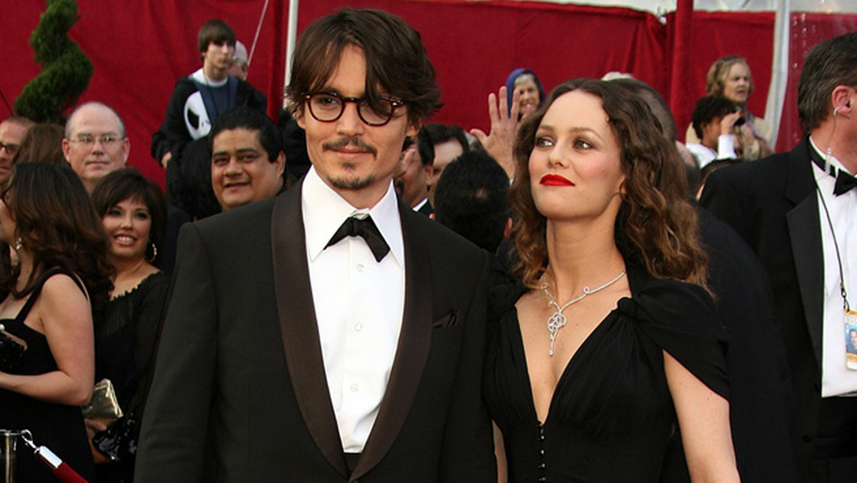 <strong>Johnny</strong> <strong>Depp utrzymuje dobre relacje ze swoją byłą partnerką,</strong> <strong>Vanessą Paradis. </strong>