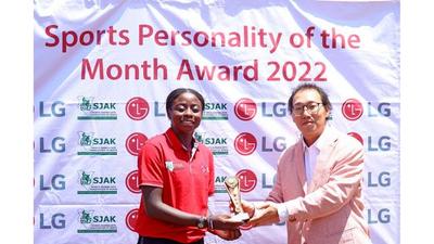 Angela Okutoyi (left) receives the LG/SJAK July Sports personaltiy of the month award from LG Electronics East Africa Marketing Director Changhyun Kim during the prize-giving ceremony in Nairobi on August 18, 2022. 