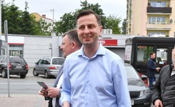 Kosiniak-Kamysz o Trzaskowskim: Jeśli ktoś wchodzi na boisko na końcu, może spudłować [WYWIAD]