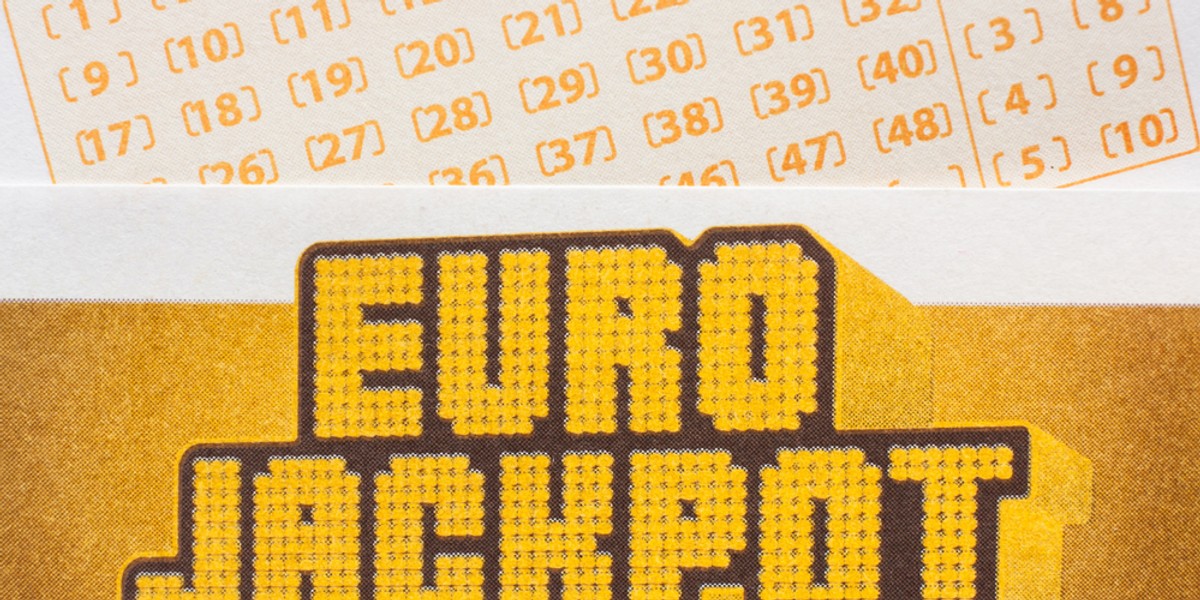 Eurojackpot to europejska gra liczbowa. Jej losowania odbywają się w piątki