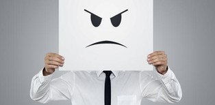 Cztery najbardziej denerwujące opłaty bankowe