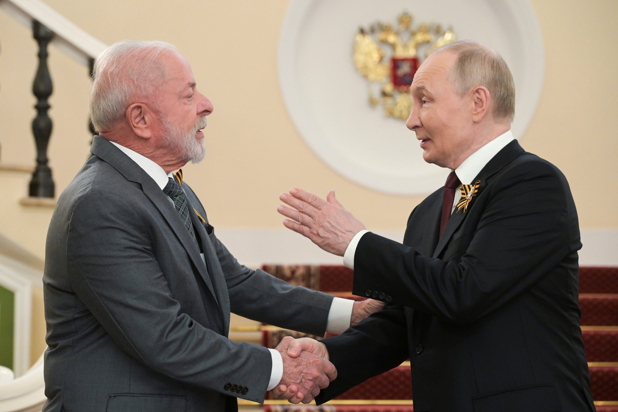 Ruský prezident Vladimir Putin víta bieloruského prezidenta Alexandra Lukašenka.