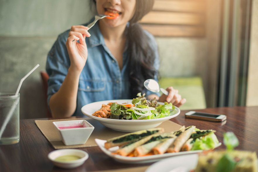 W miarę jedzenia smak i zapach posiłku stają się mniej atrakcyjne