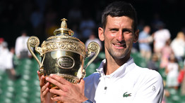 Füvezéssel ünnepelte hetedik wimbledoni trófeáját Novak Djokovics