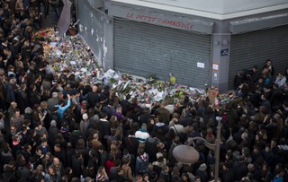 Francja składa hołd ofiarom zamachów