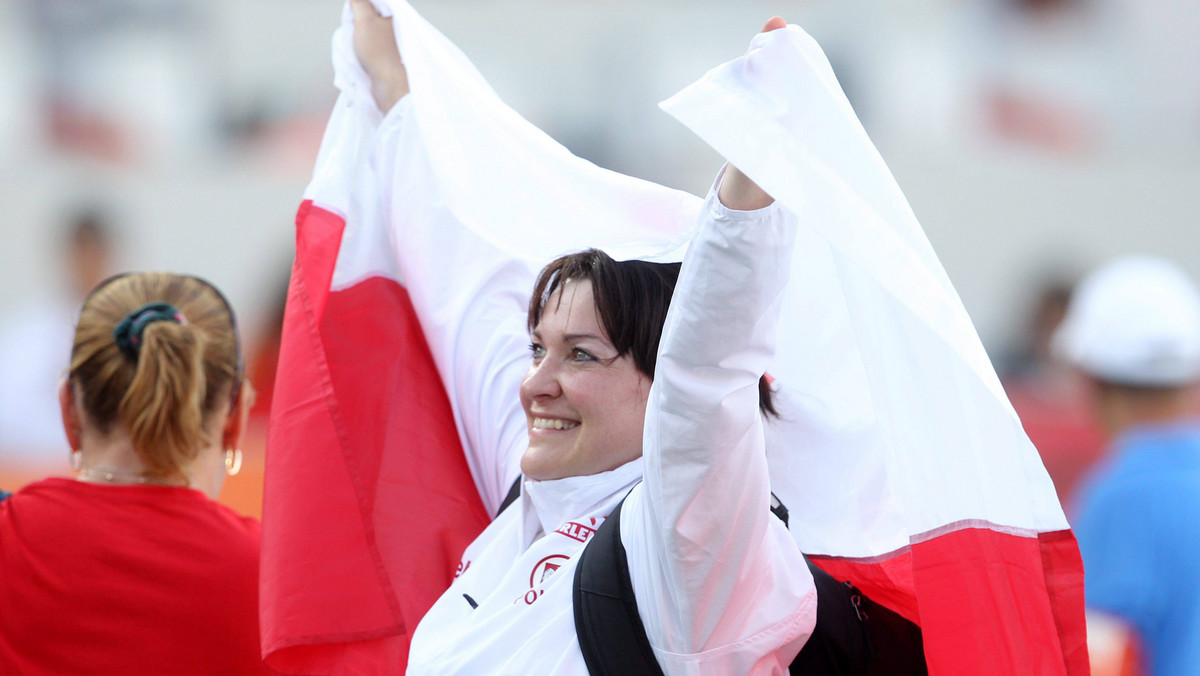 Miłą niespodziankę sprawiła polskim kibicom 38-letnia Joanna Wiśniewska, która wywalczyła brązowy medal w rzucie dyskiem na mistrzostwach Europy w lekkiej atletyce, odbywających się w Barcelonie. To pierwszy krążek zdobyty przez naszych reprezentantów w stolicy Katalonii.