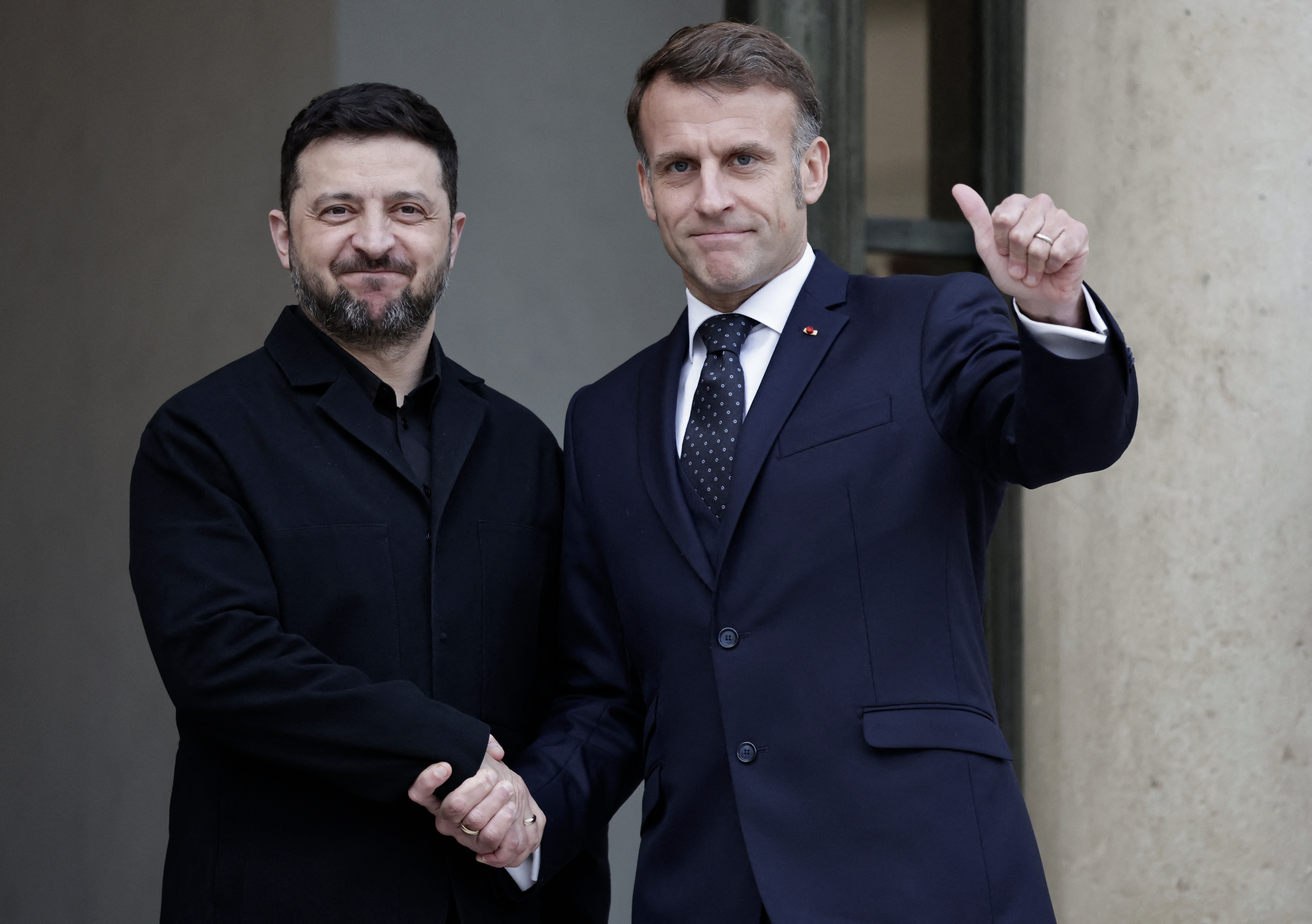 Macron beruft Ukraine-Gipfel ein: Treffen mit Selenskyj, Starmer und Merz