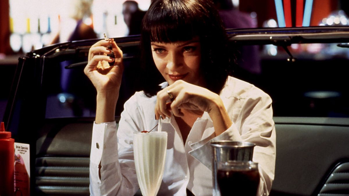 Mia Wallace i słynny shake za 5 dolarów w "Pulp Fiction" (kadr z filmu)