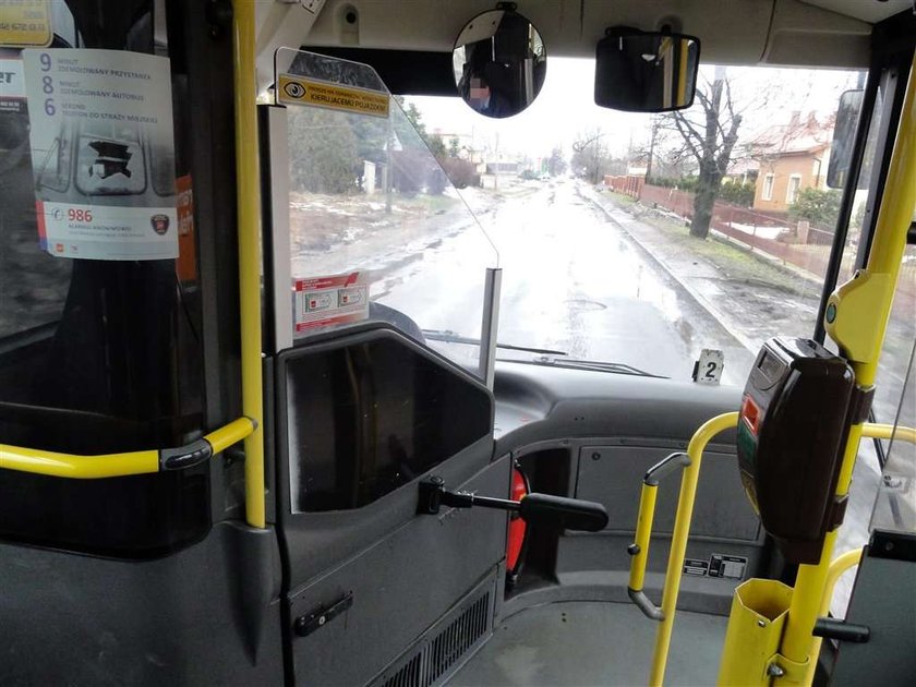 Z autobusu wysiadł bez palca! Ale rzeźnia!