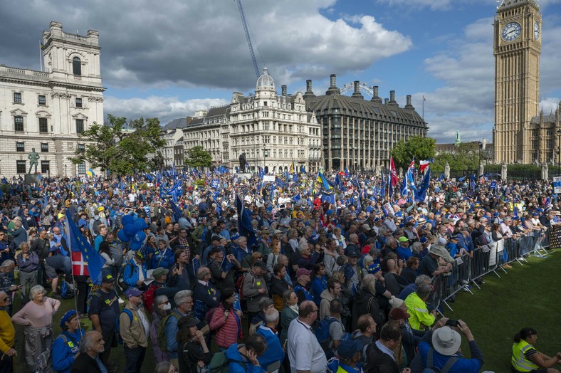 Brytyjczycy na demonstracji wzywającej Wielką Brytanię do ponownego przystąpienia do Unii Europejskiej, Londyn, Wielka Brytania, 23 września 2023 r.