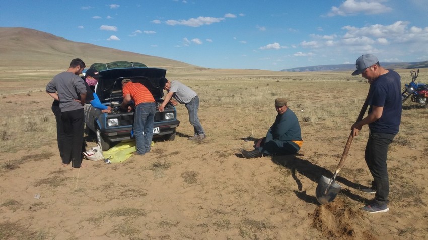 Mongolija pustinja Gobi kada se pregrejao motor