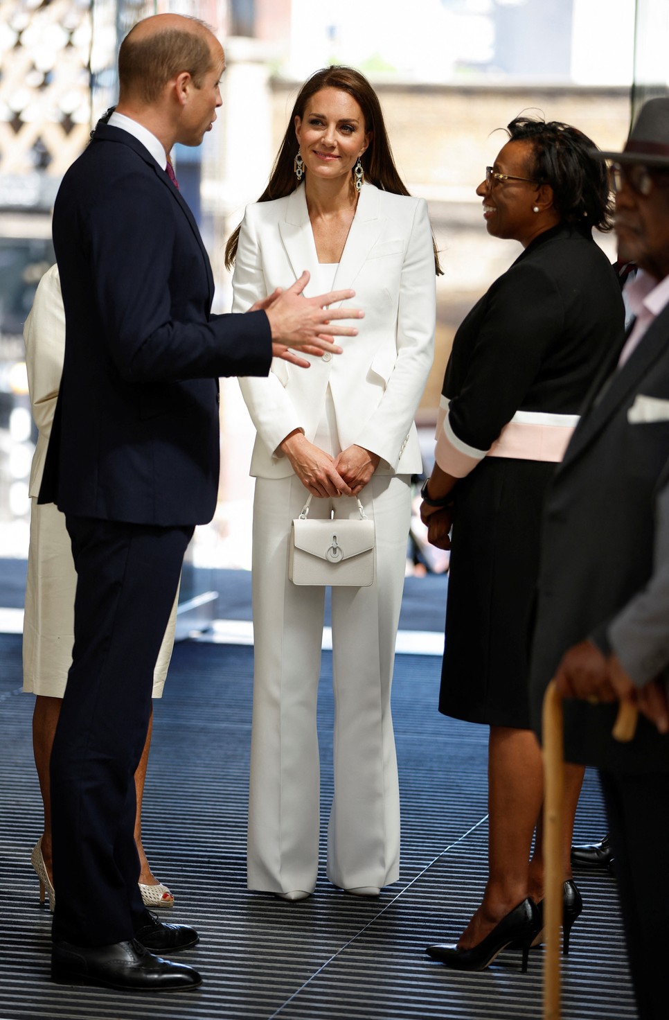 Kate Middleton a kedvenc fehér szettjét húzta elő ismét, annyira sikkes