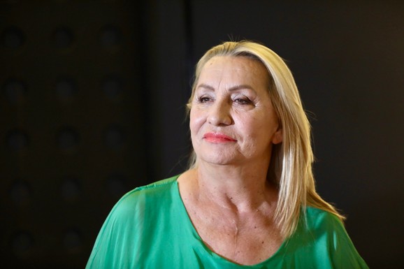 OVAJ POZNATI GLUMAC JE KOMŠIJA VESNE ZMIJANAC Ovo joj nikada nije zaboravio: "Ulazim u zgradu, vidim odškrinuta vrata, pojavljuje se ona"