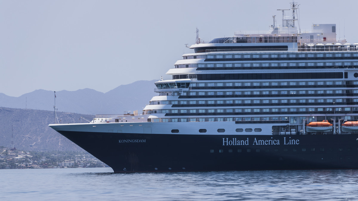 Tysiące pasażerów uwiezionych na luksusowych statkach