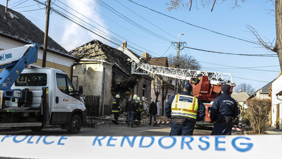 Döbbenetes képek – Pusztító robbanás Veszprémben, még egy arra haladó busz is összetört