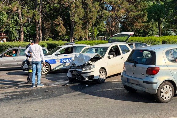 (FOTO) TEŠKA NESREĆA KOD PRAVNOG Sudarili se automobil i gra