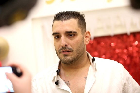 "TU SI BRATE, SA NAMA": Prijatelji Darka Lazića odali počast njegovom pokojnom bratu Draganu: Sve puca od emocija