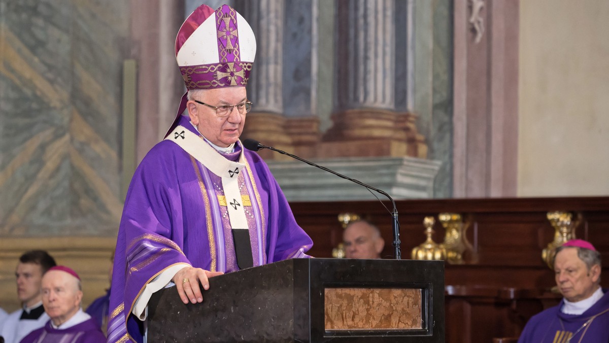 Dzieło przywrócenia niepodległości było nie tylko splotem szczególnie korzystnych okoliczności, ale także darem bożym, bożej opatrzności – powiedział w poniedziałek metropolita lubelski, abp Stanisław Budzik podczas mszy św. w intencji ojczyzny.