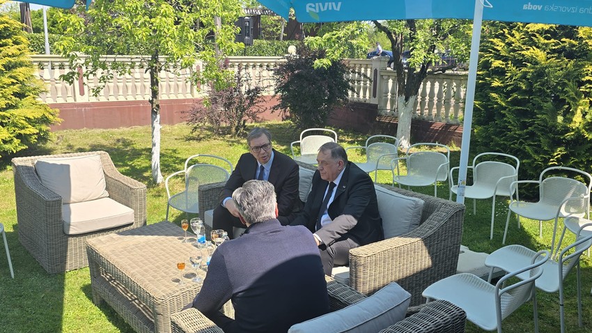 Vučić  na sahrani Dodikove majke