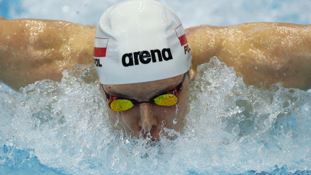 Konrad Czerniak awansował do finału na 100 m st. motylkowym mężczyzn podczas XIX Mistrzostw Europy w Pływaniu na krótkim basenie Szczecin 2011. Ta sztuka nie udała się Marcinowi Babuchowskiemu.