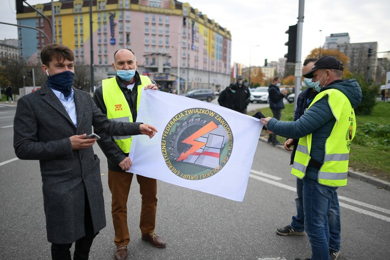 Przewodniczący Agrounii Michał Kołodziejczak podczas protestu rolników na placu Zawiszy w Warszawie