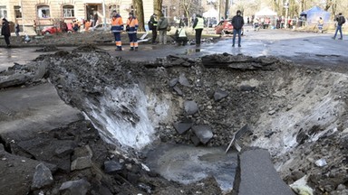 Zmasowany atak rakietowy Rosjan na Ukrainę. Pociski trafiły w zaporę na Dnieprze