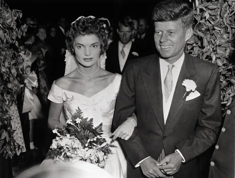 John F. Kennedy i Jacqueline Lee Bouvier, ślub, wrzesień 1953 r. / Bettmann / Contributor z GettyImages-514881308