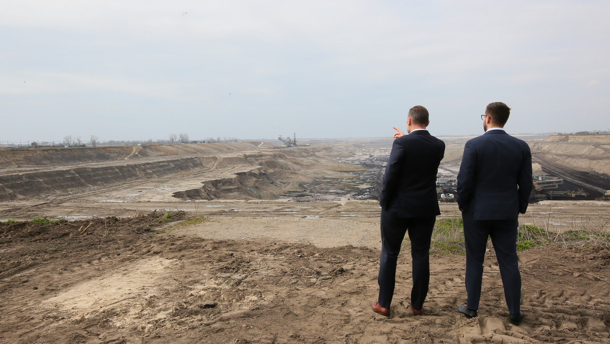 POLITICO: koniec rządów PiS, kopalnie będą zamykane. Co z górnikami 