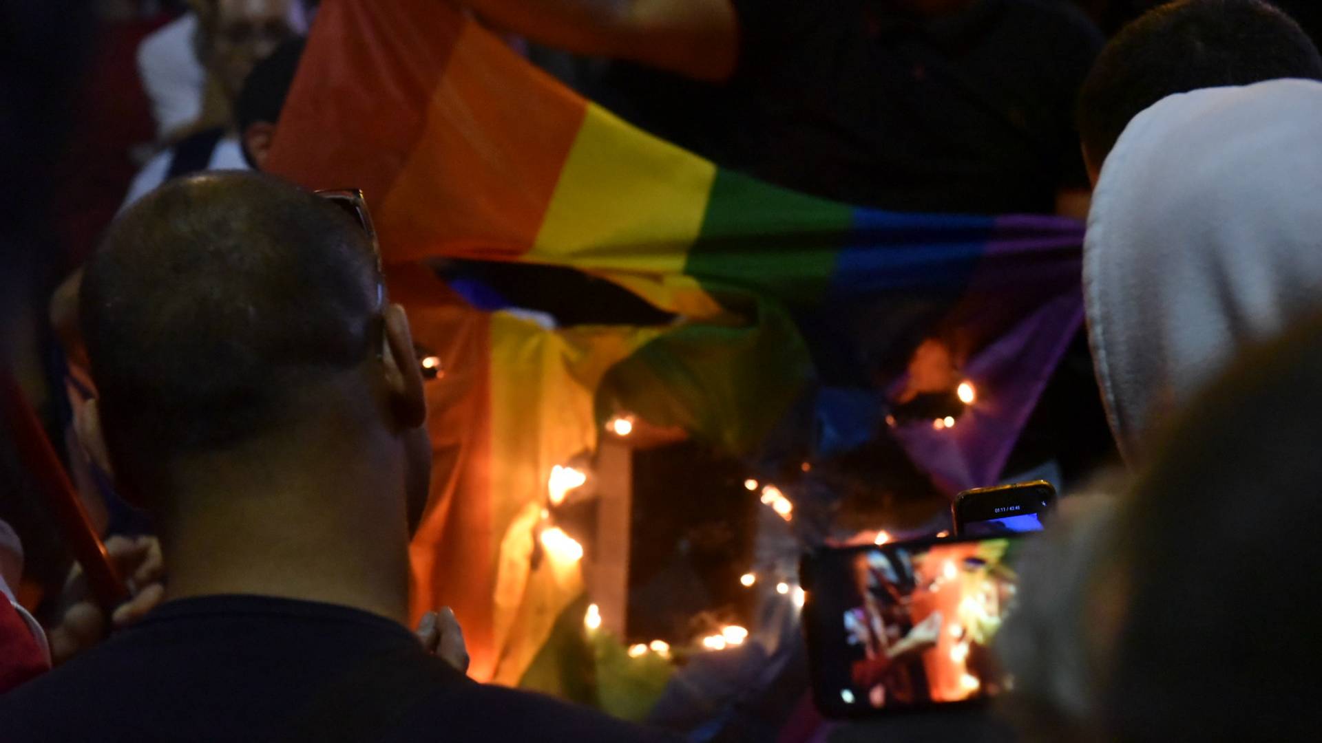 Beograđanin koji je hvalio paljenje gej zastave nakon 24 sata se izvinjava LGBT zajednici jer je širio mržnju