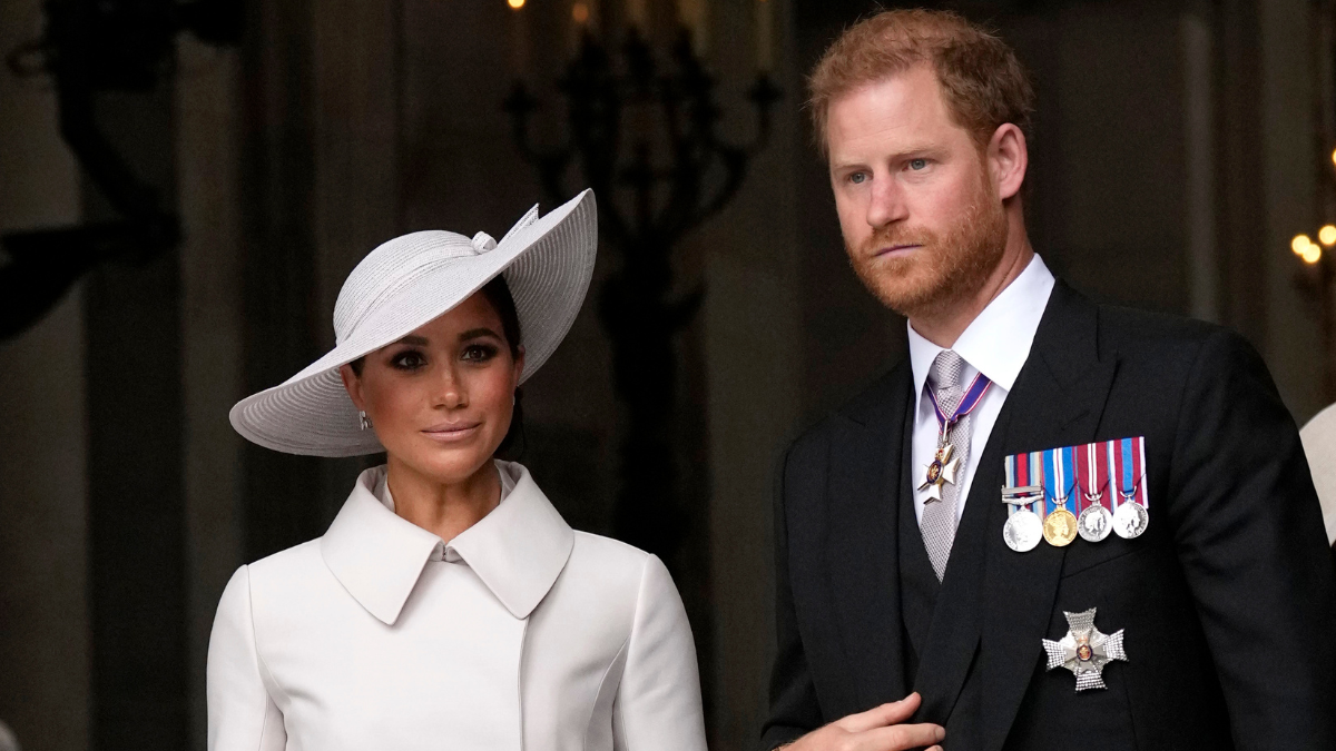 Nyilvánosan alázta meg Meghan Markle-t a palota: Harry herceg születésnapi köszöntésének álcázták a tőrdöfést