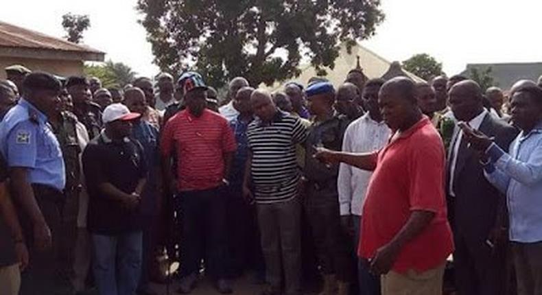 Benue State Governor, Samuel Ortom visits home of his Senior Special Assistant on Security Matters, Hon Igbana Denen who was assassinated on May 20, 2016.