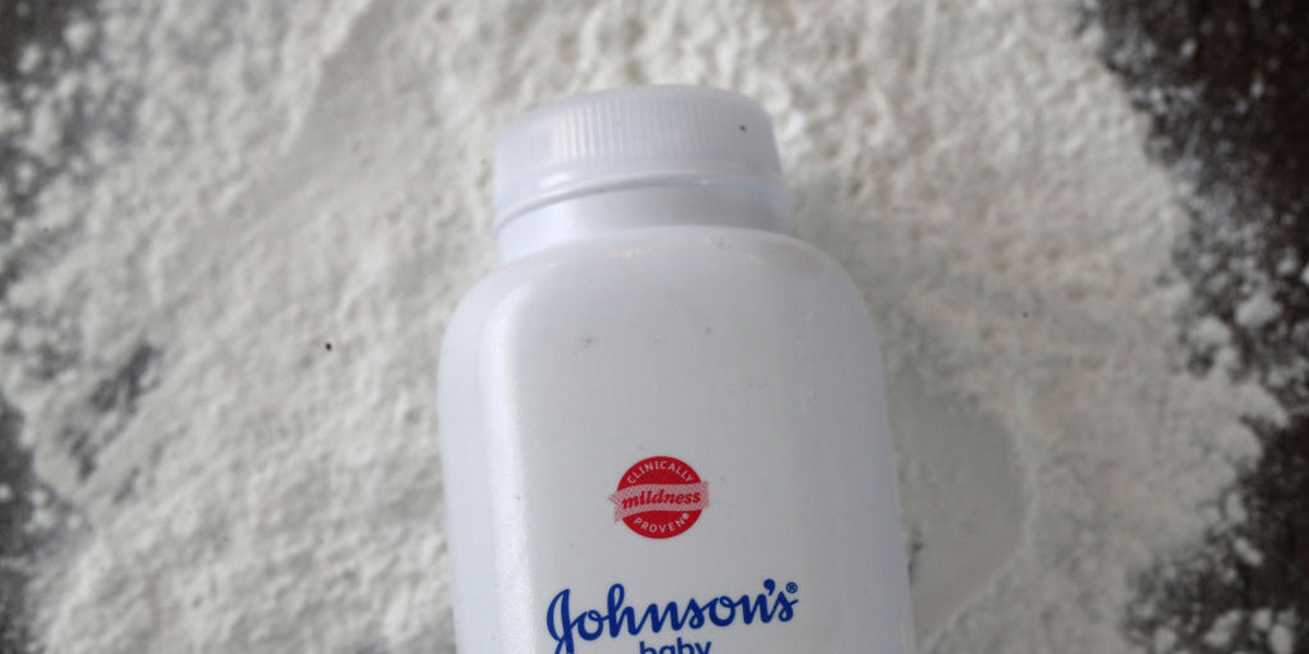 Sprzedawany od 1894 r. puder dla niemowląt Johnson's Baby Powder stał się symbolem przyjaznego rodzinie wizerunku firmy.