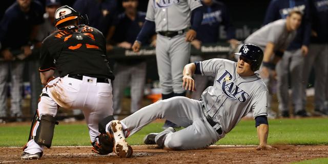 Wieters' single in the 10th leads Orioles over White Sox