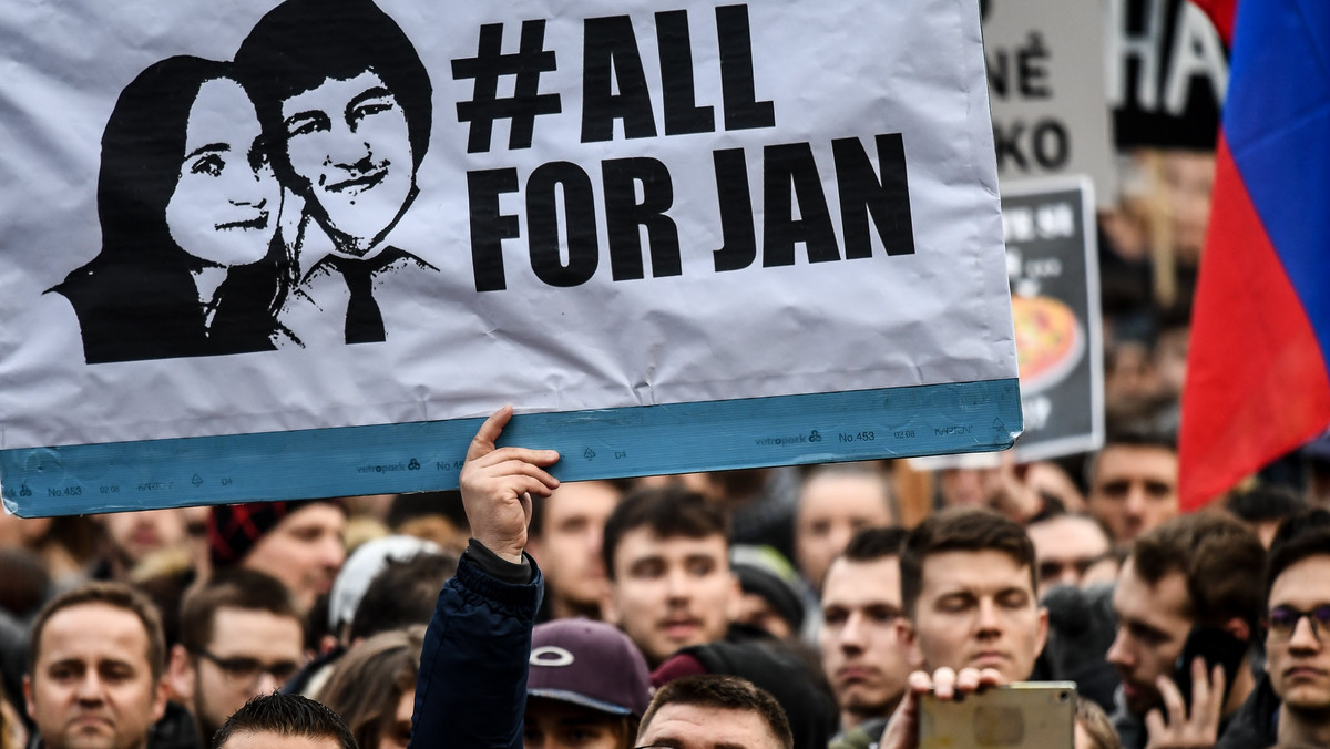 Tysiące osób demonstrowały dziś w Bratysławie, domagając się wcześniejszych wyborów parlamentarnych. Protestujących było mniej niż na poprzednich akcjach pod hasłem "Na rzecz przyzwoitej Słowacji", a demonstrację firmowały inne organizacje pozarządowe.