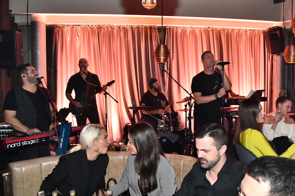 OK bend Le Petit Bistro Blue Center