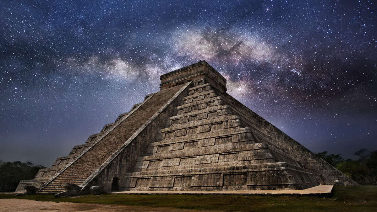 Piramidy, symbol spirali czy mity o Plejadach i potopie to tylko niektóre z elementów wspólnych dla wielu cywilizacji. Skąd u ludów z odległych zakątków świata podobne wierzenia i symbolika? Czy odpowiedź kryje się w ich wspólnym pochodzeniu od zapomnianej, upadłej tysiące lat temu cywilizacji?