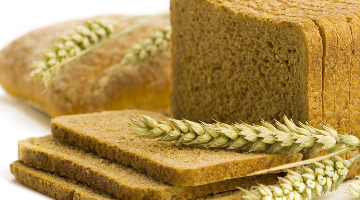 A kenyeret a hűtő helyett a kenyértartóban kell tárolni/Fotó:Northfoto