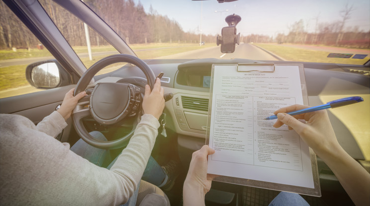 Körülbelül harminc százalékkal drágulni fog a jogosítvány megszerzése a kata-törvény miatt / Fotó: Illusztráció/shutterstock