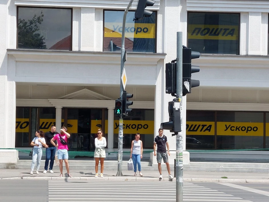 Okrenut semafor nakon oluje